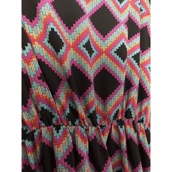 Geometric LS dress - Picture 3 of 3